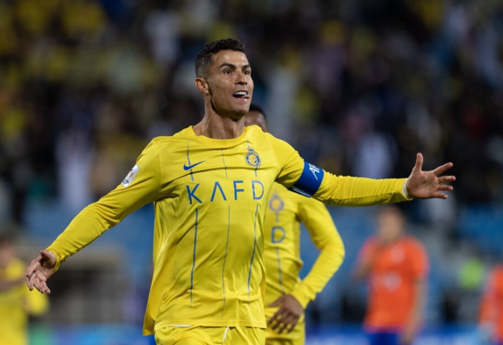 巴黎完胜曼城，C罗刷新纪录