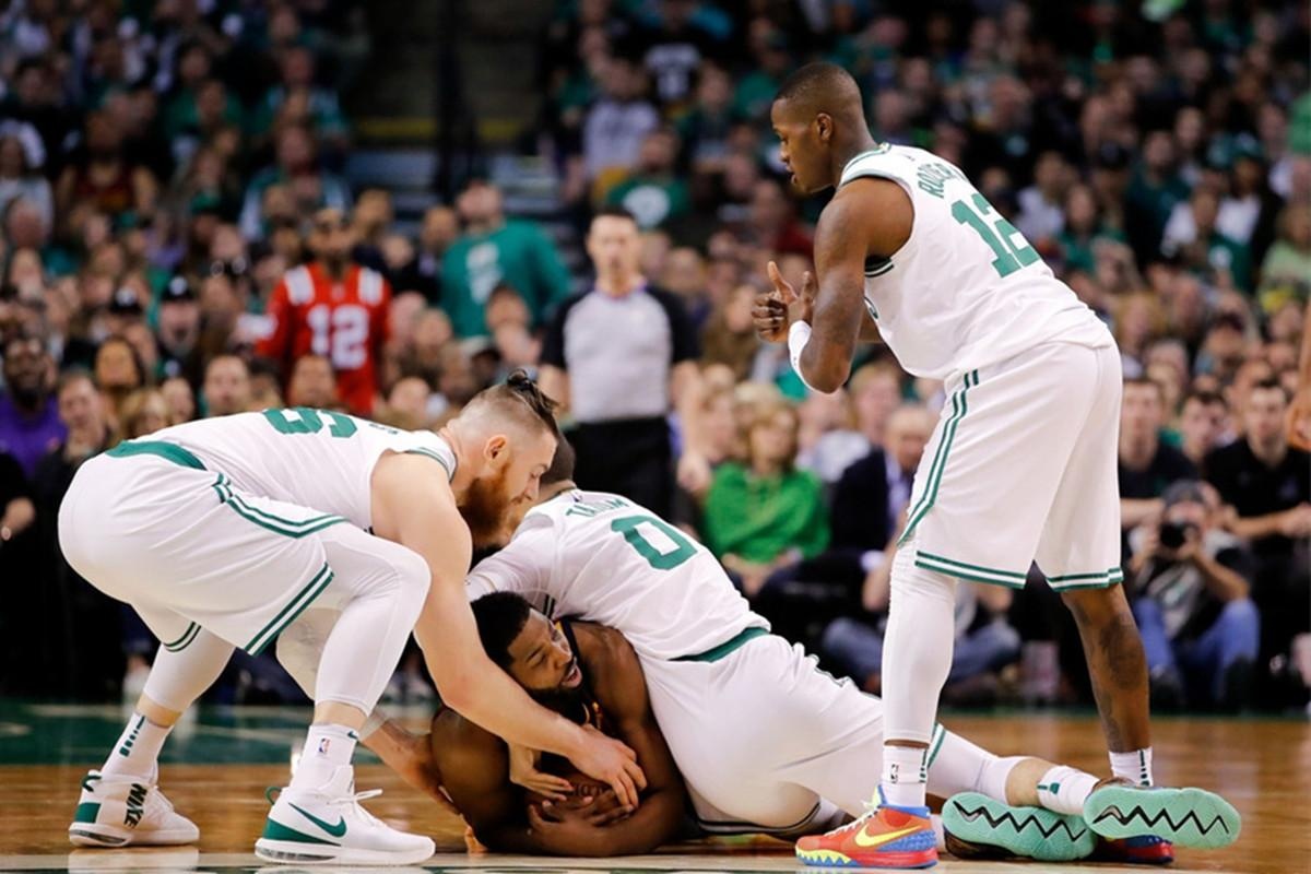 凯尔特人完胜魔术，周琦统治全场