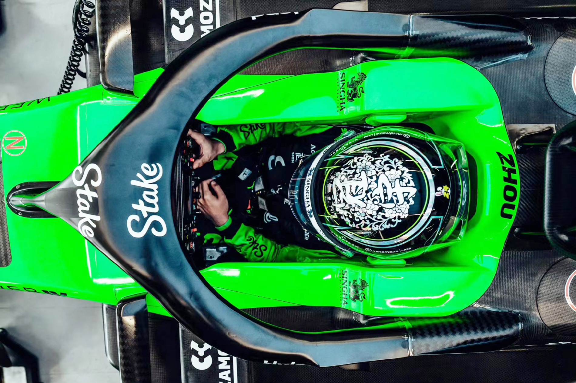 红牛车队轻取索伯车队,塞恩斯点燃赛场 红牛车队轻取索伯车队,塞恩斯点燃赛场