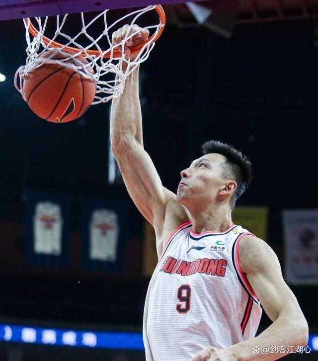 公牛横扫广州队，易建联带队取胜