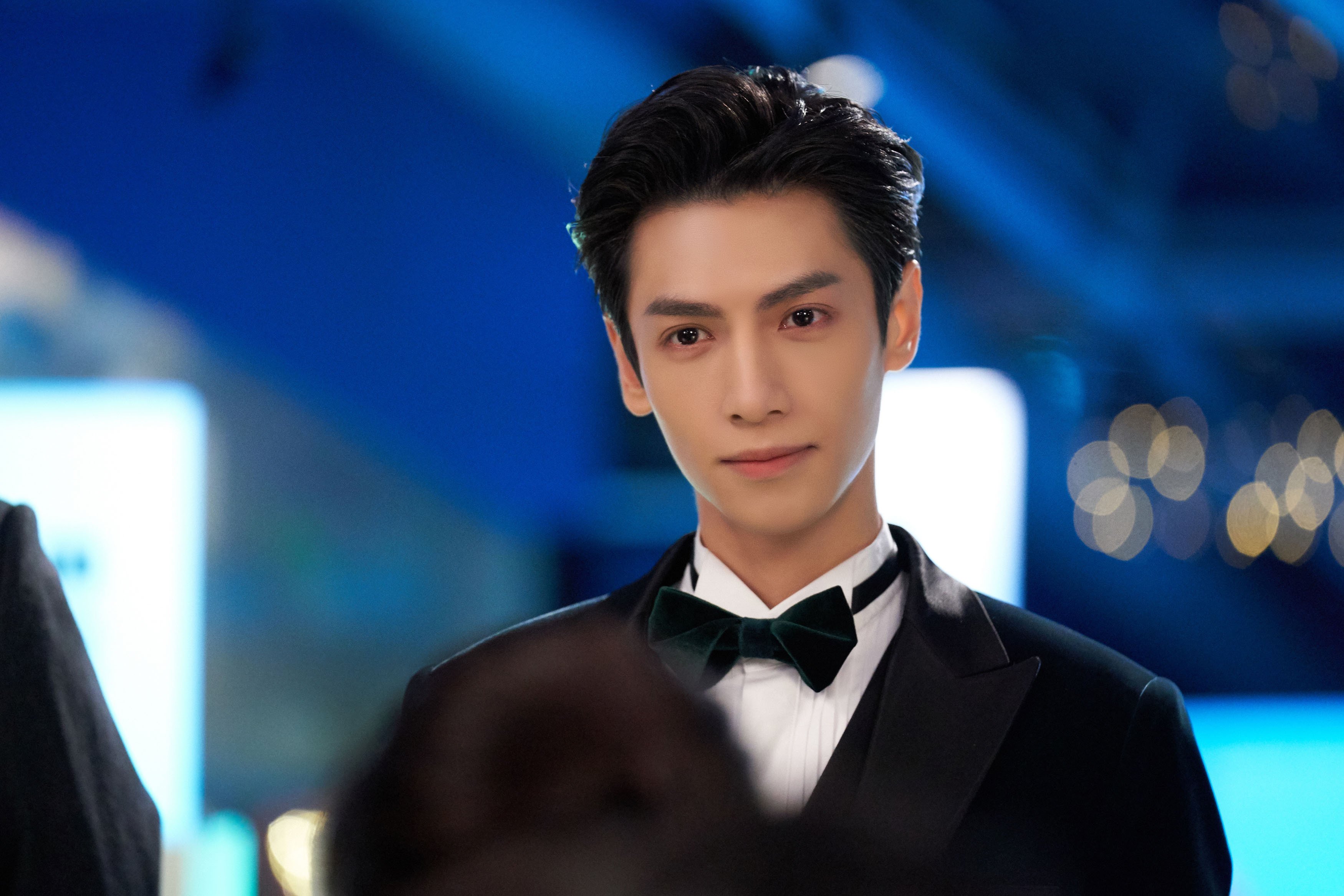 当F1引擎撕裂巴林夜空,他在凤凰城的黑暗里完成最后一击